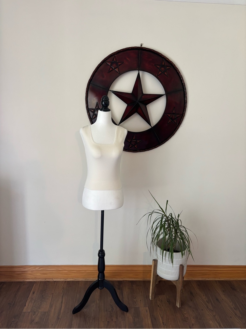 RW&CO. Minimalist Cream Scalloped Trim Camisole Sz Small
